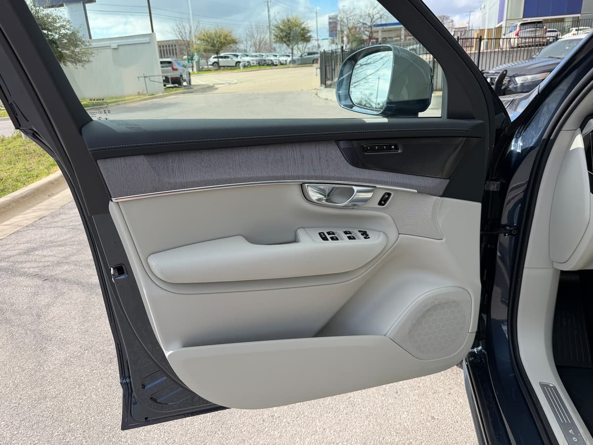 2026 Volvo XC90 - Image 18
