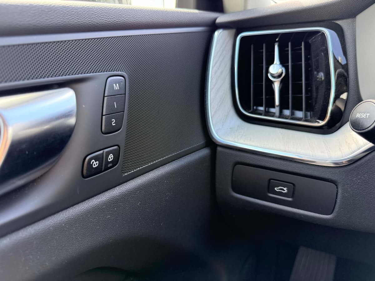 2025 Volvo XC60 - Image 18