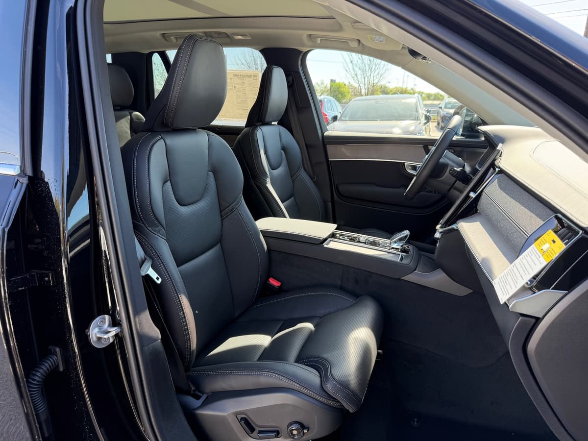 2026 Volvo XC90 plug-in hybrid - Image 8