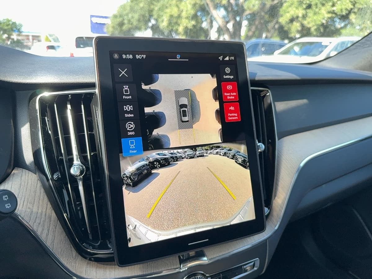 2026 Volvo XC60 - Image 21