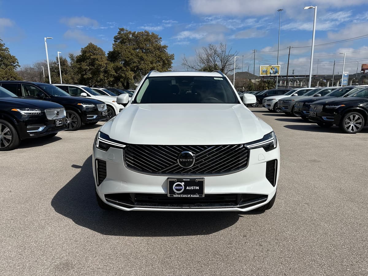 2025 Volvo XC90 plug-in hybrid - Image 6