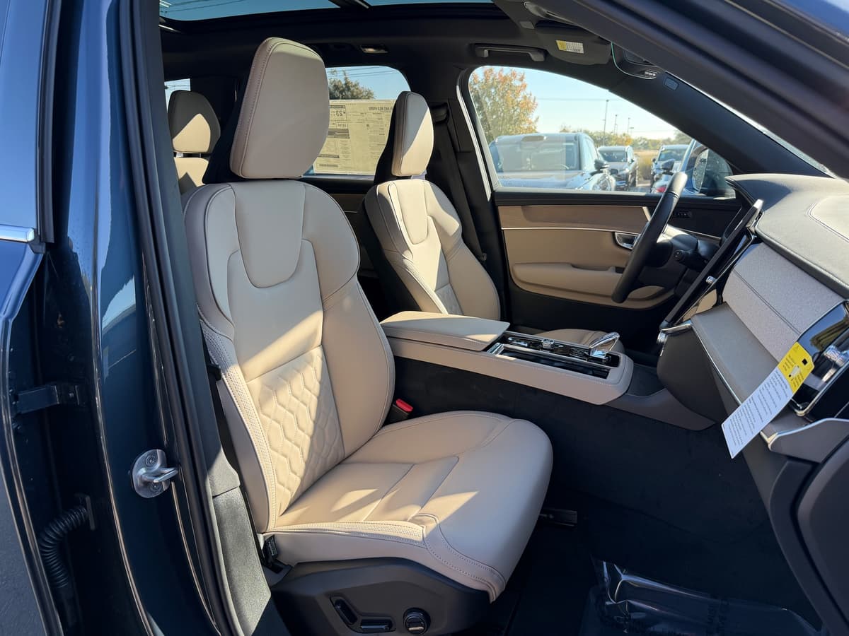 2026 Volvo XC90 - Image 8