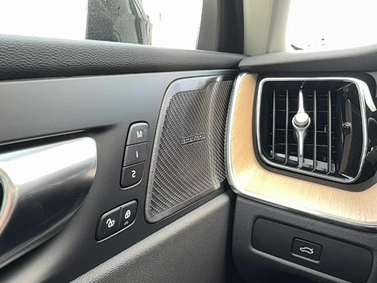 2026 Volvo XC60 - Image 18