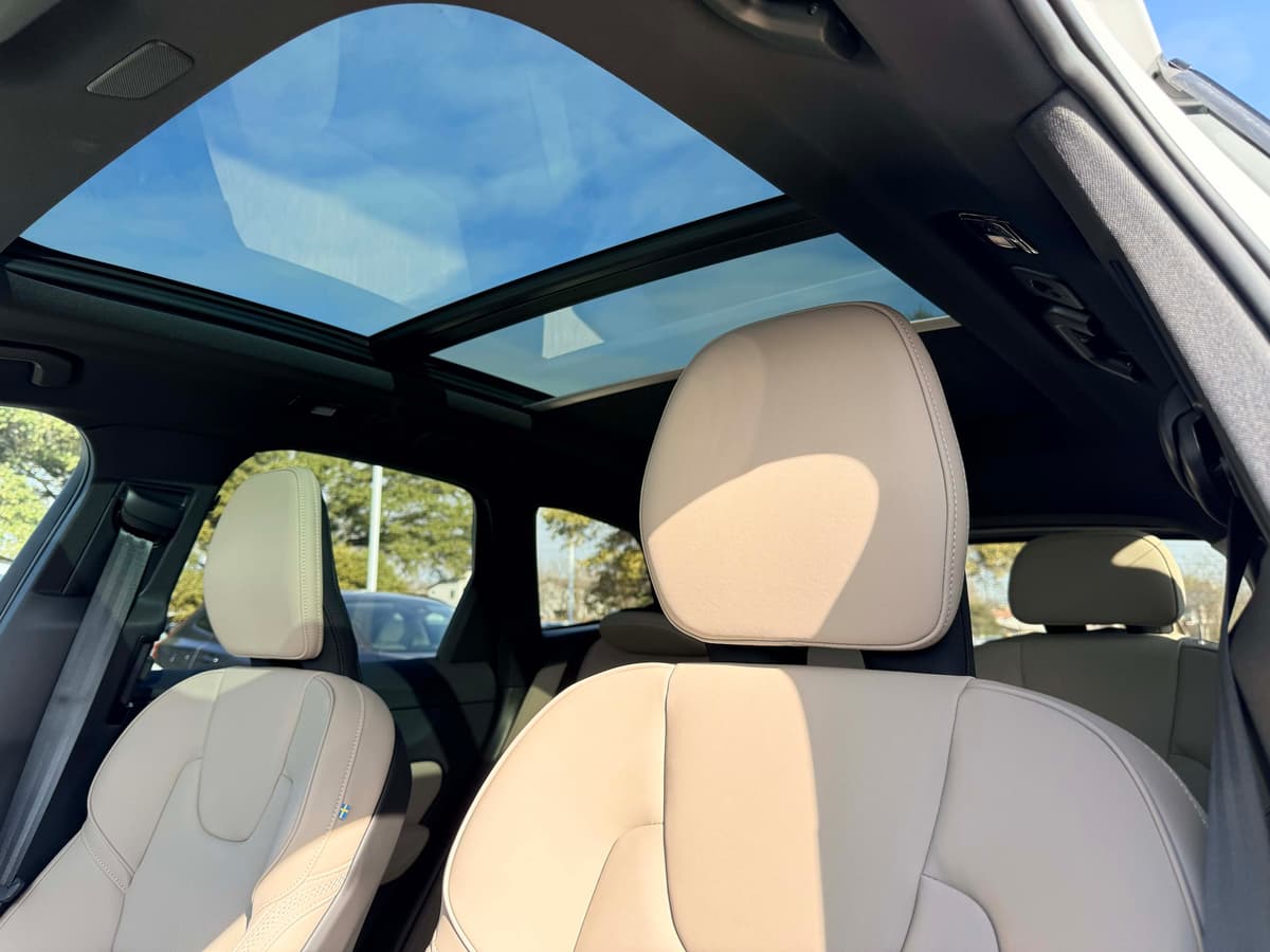 2026 Volvo XC60 - Image 13