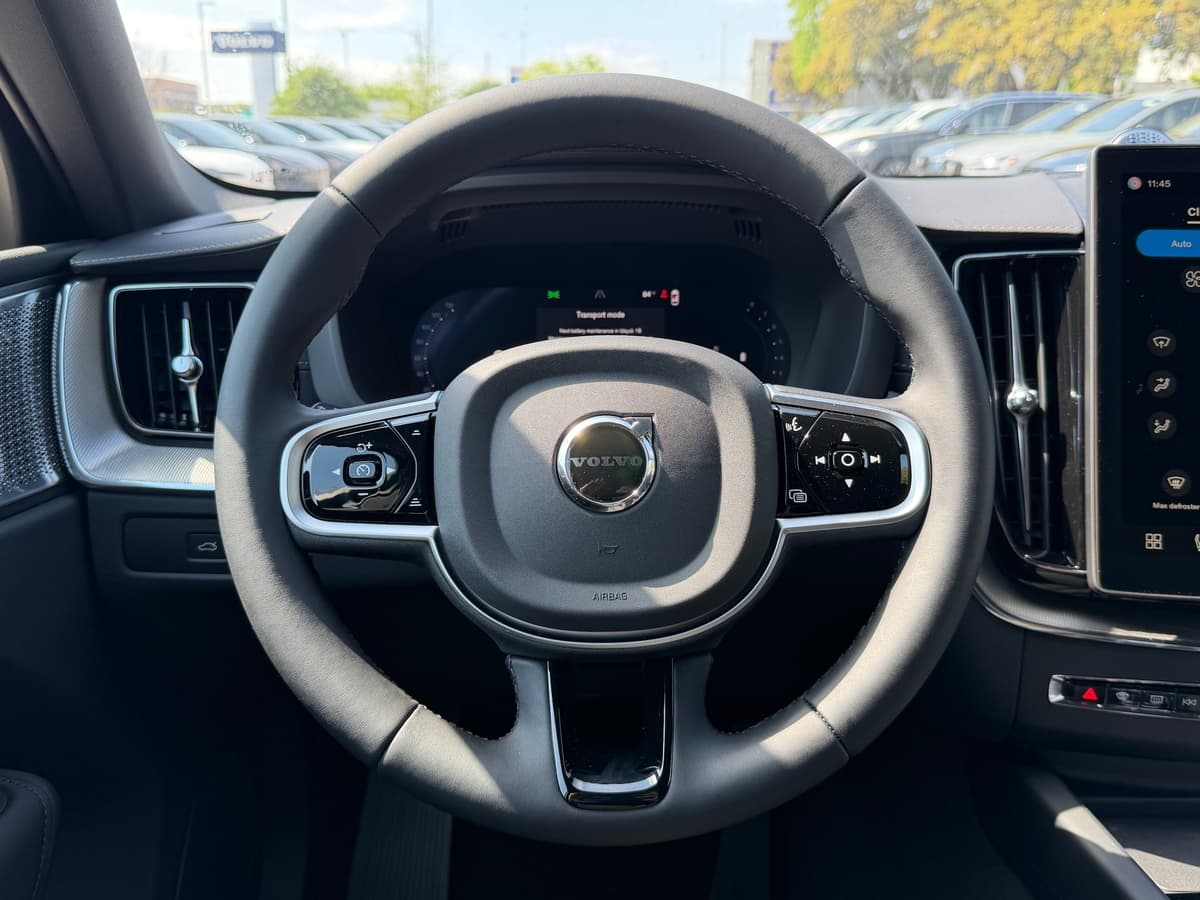 2026 Volvo XC60 - Image 14