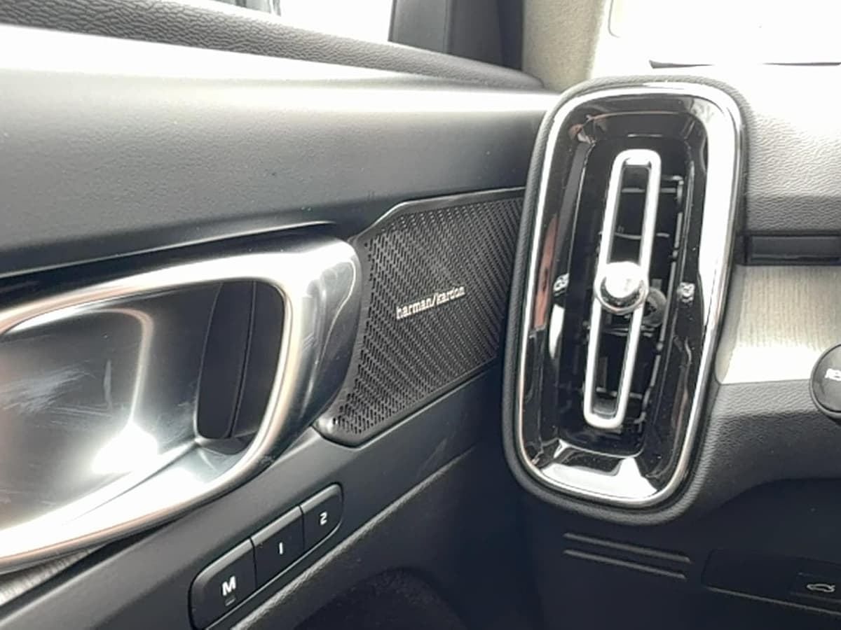 2026 Volvo XC40 - Image 18