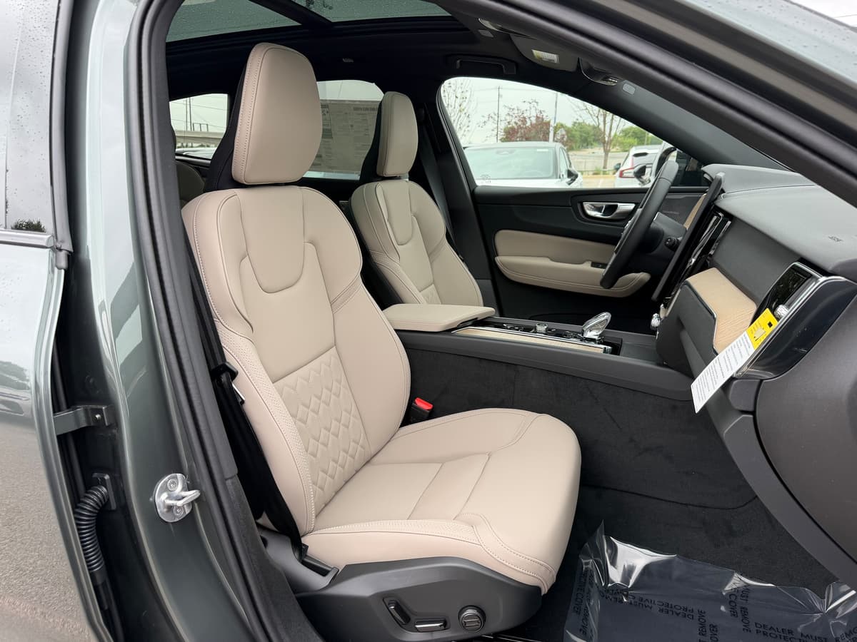 2026 Volvo XC60 - Image 8