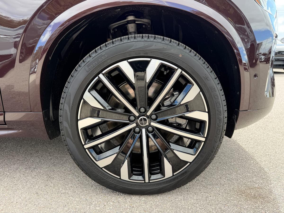 2026 Volvo XC90 plug-in hybrid - Image 7