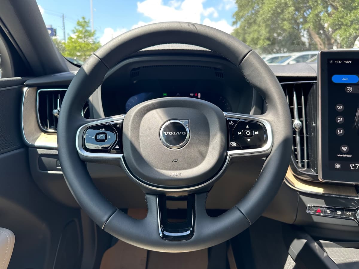 2026 Volvo XC60 - Image 14