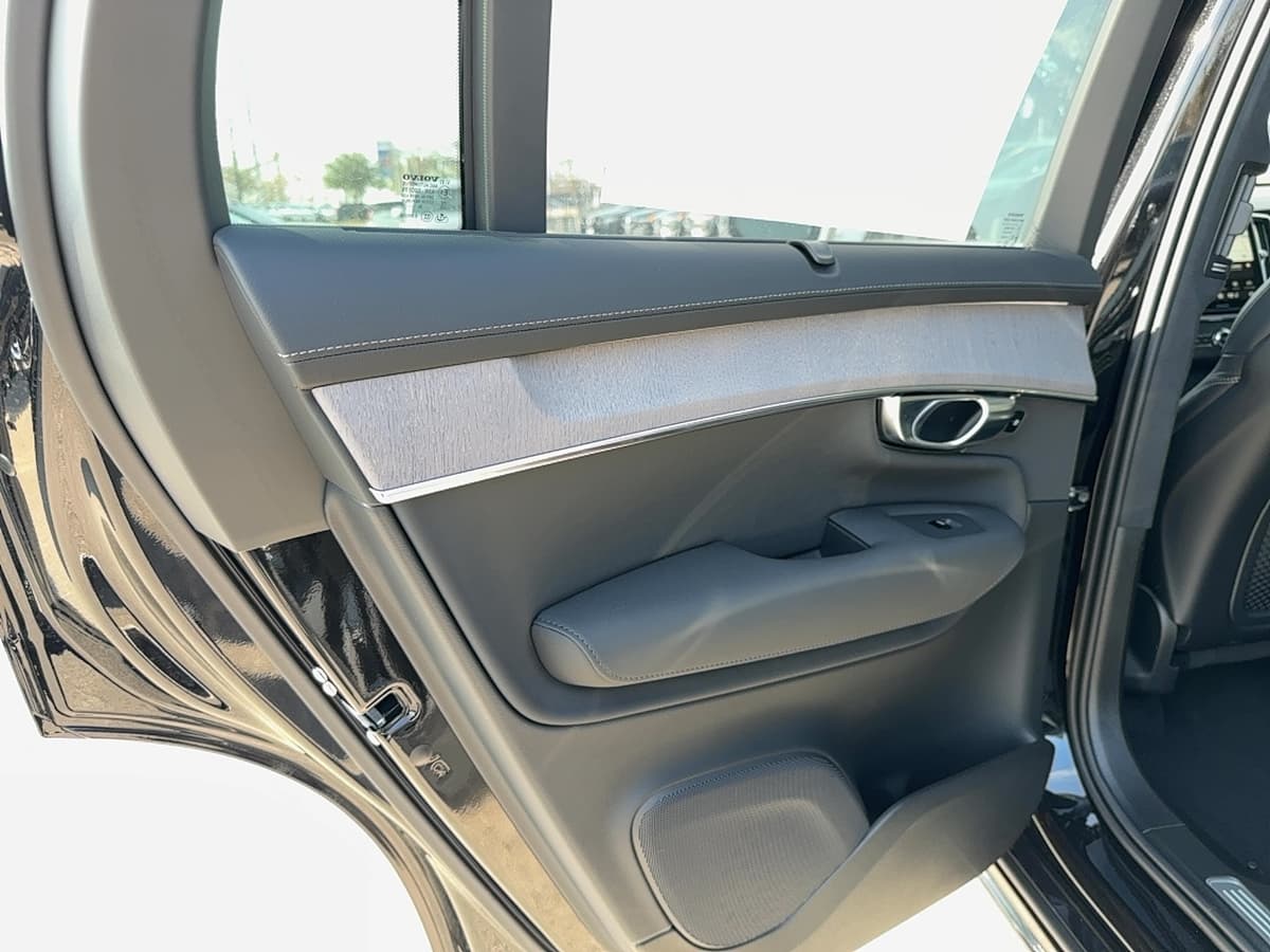 2026 Volvo XC90 - Image 13