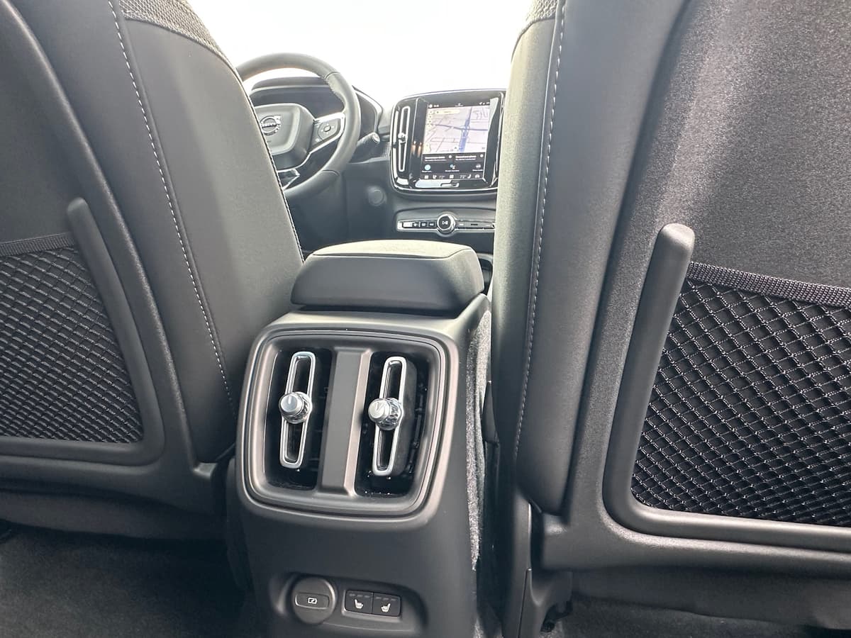 2026 Volvo EX40 - Image 11