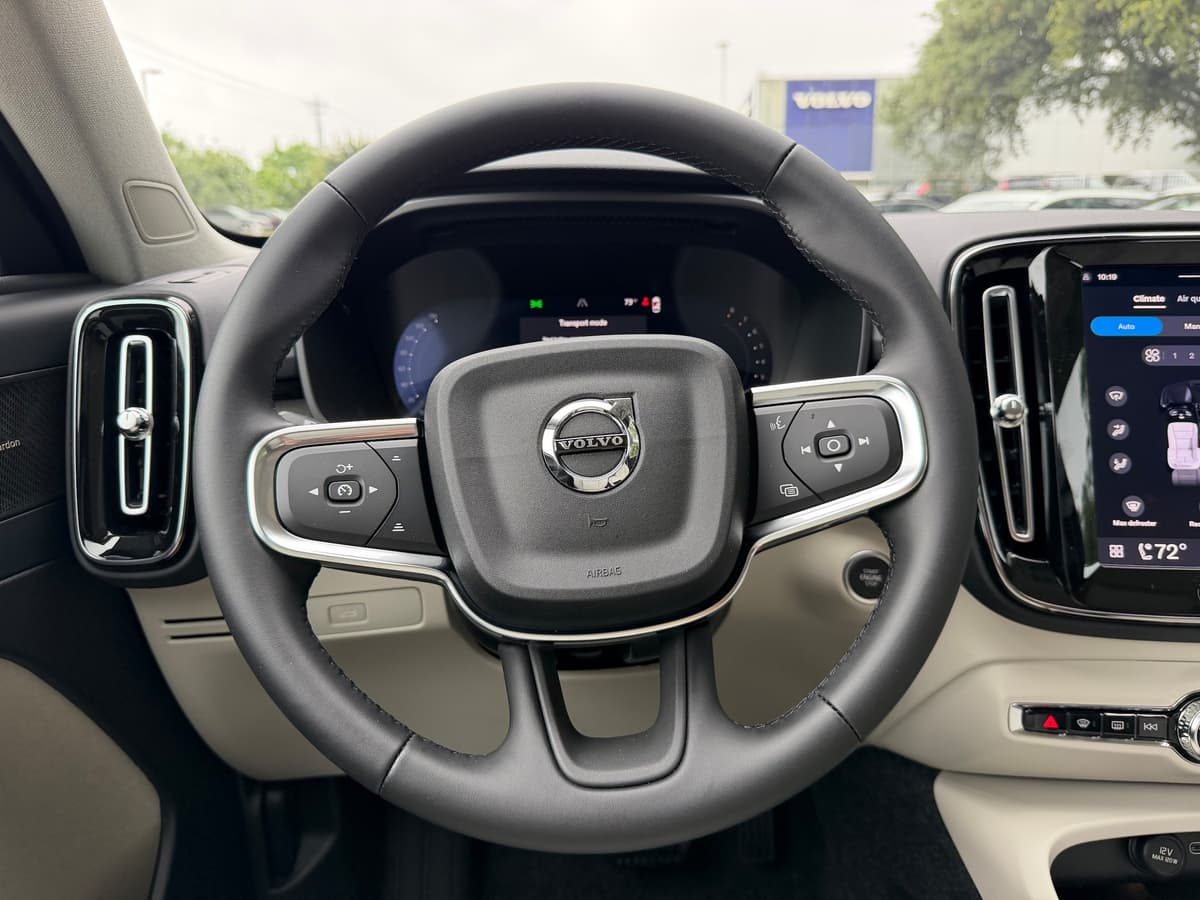 2026 Volvo XC40 - Image 13