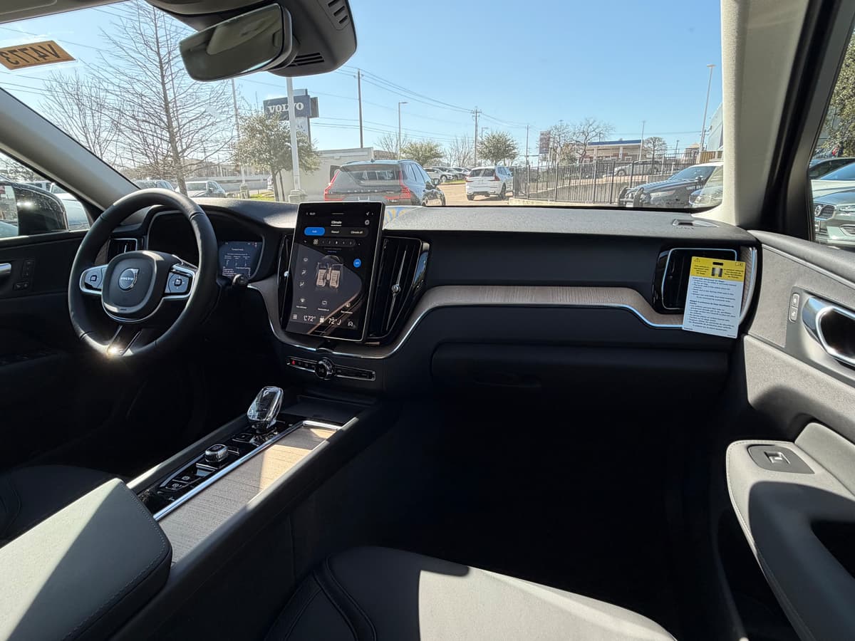 2026 Volvo XC60 - Image 10