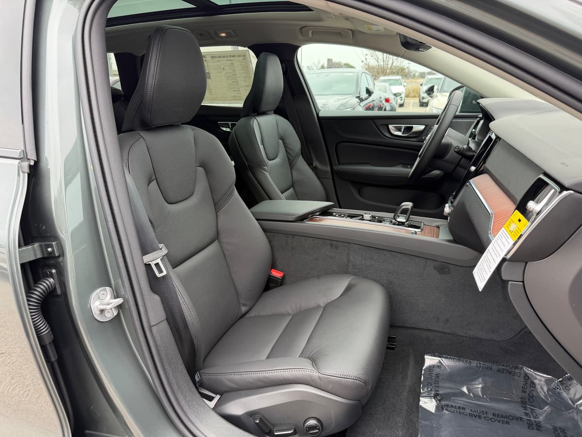 2026 Volvo V60 Cross Country - Image 8