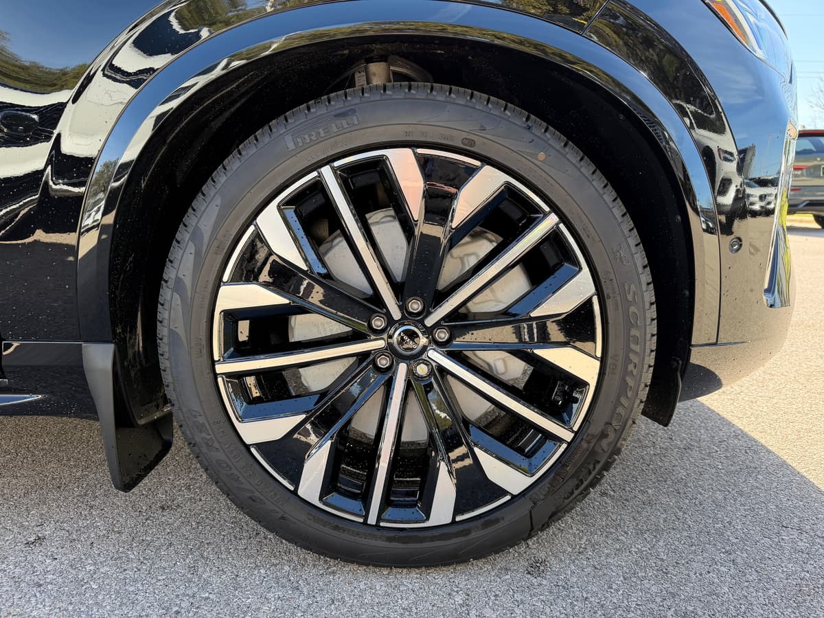 2026 Volvo XC90 plug-in hybrid - Image 7