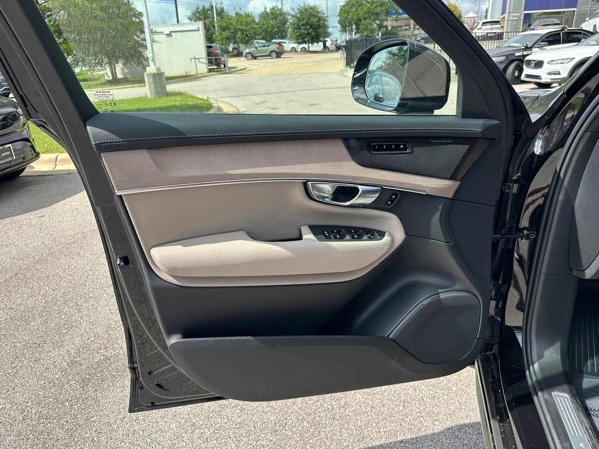 2026 Volvo XC90 - Image 18