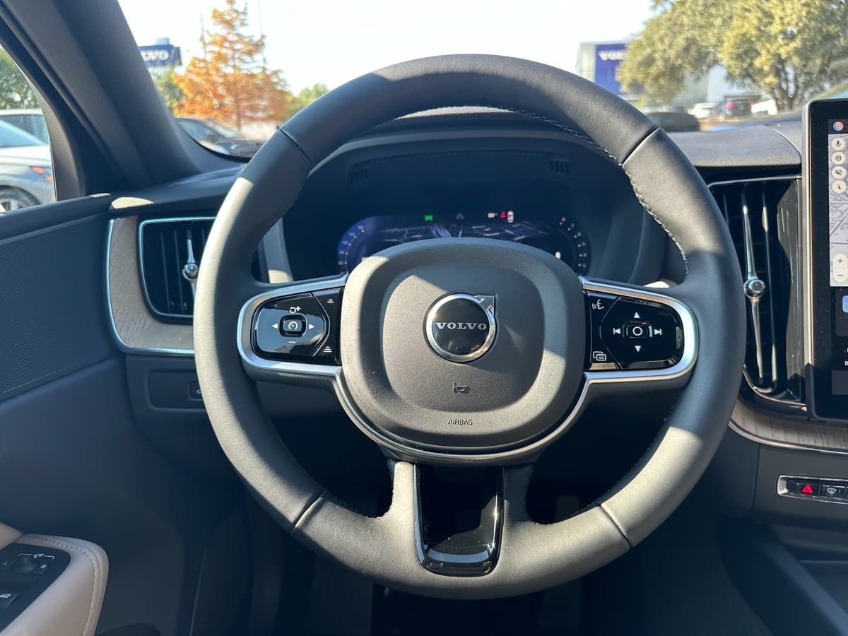 2026 Volvo XC60 - Image 14