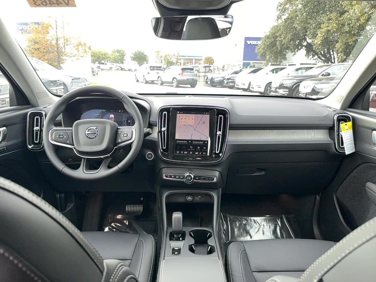 2026 Volvo XC40 - Image 17