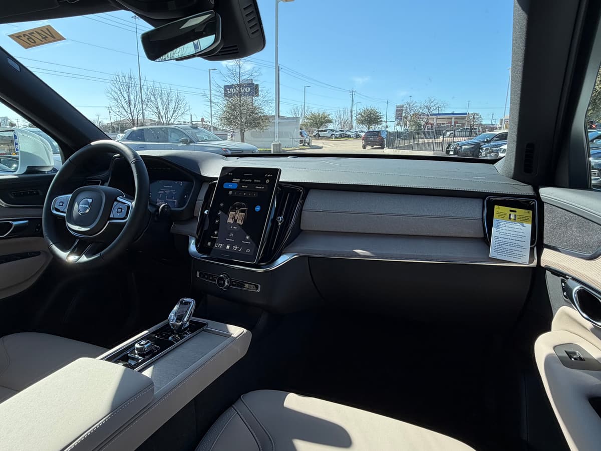 2026 Volvo XC90 plug-in hybrid - Image 11