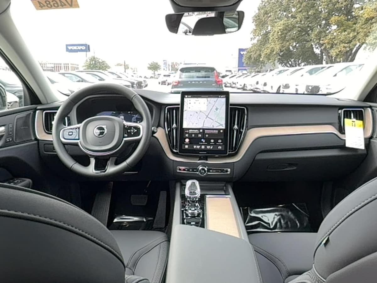 2026 Volvo XC60 - Image 18