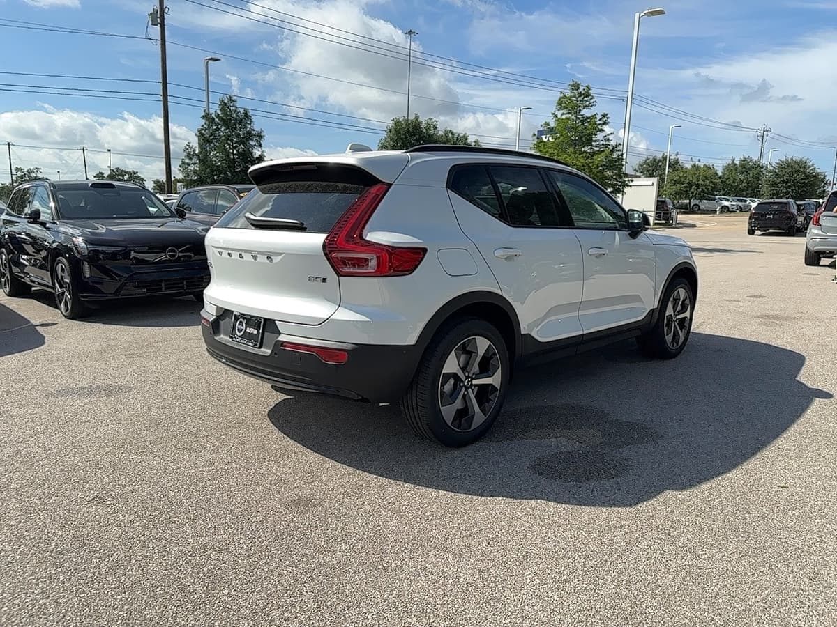 2026 Volvo XC40 - Image 6