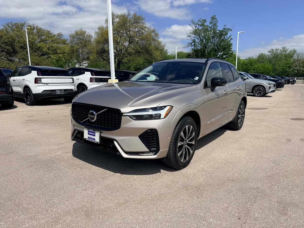 2025 Volvo XC60 - Image 2