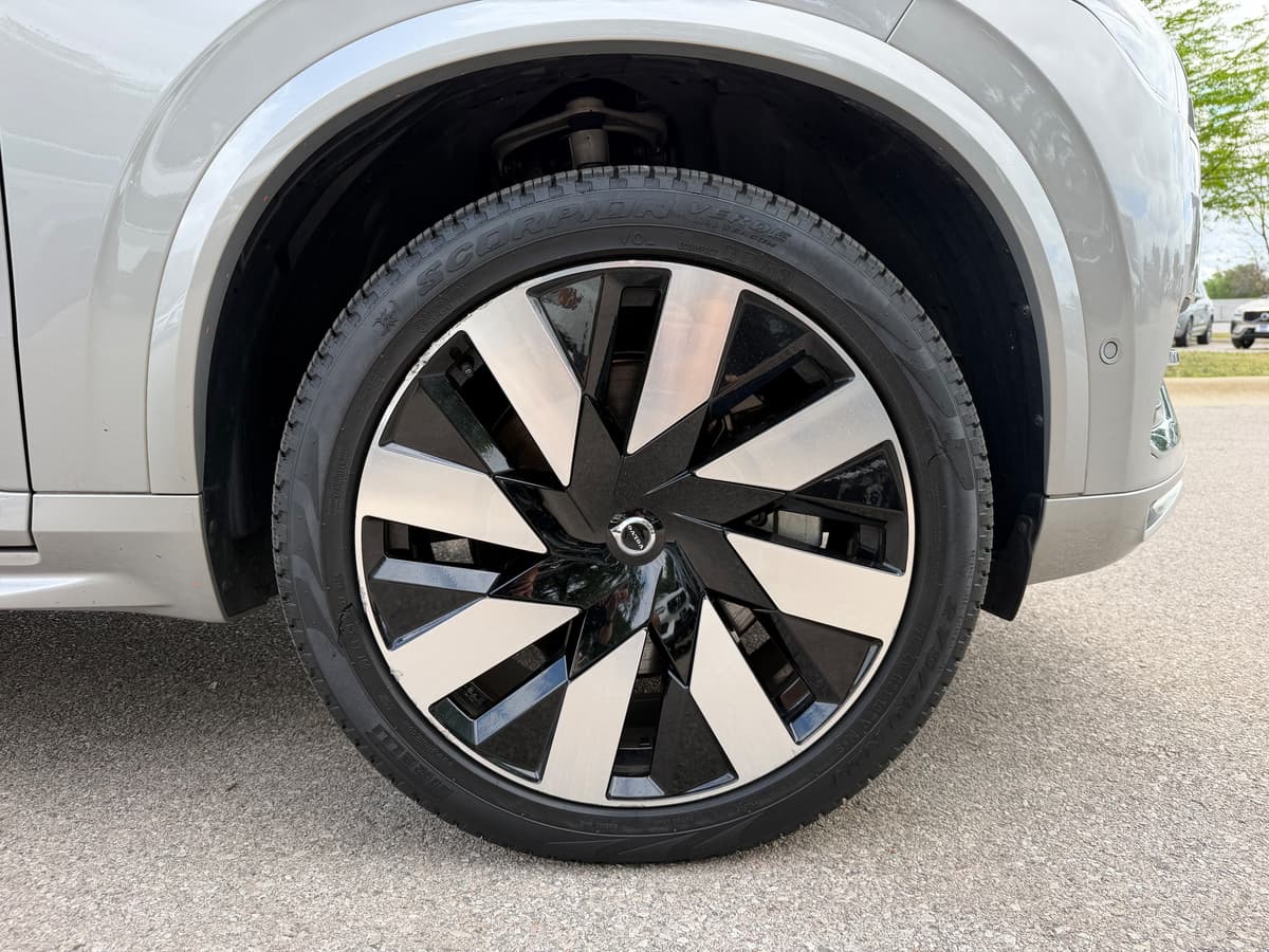 2024 Volvo XC90 plug-in hybrid - Image 9