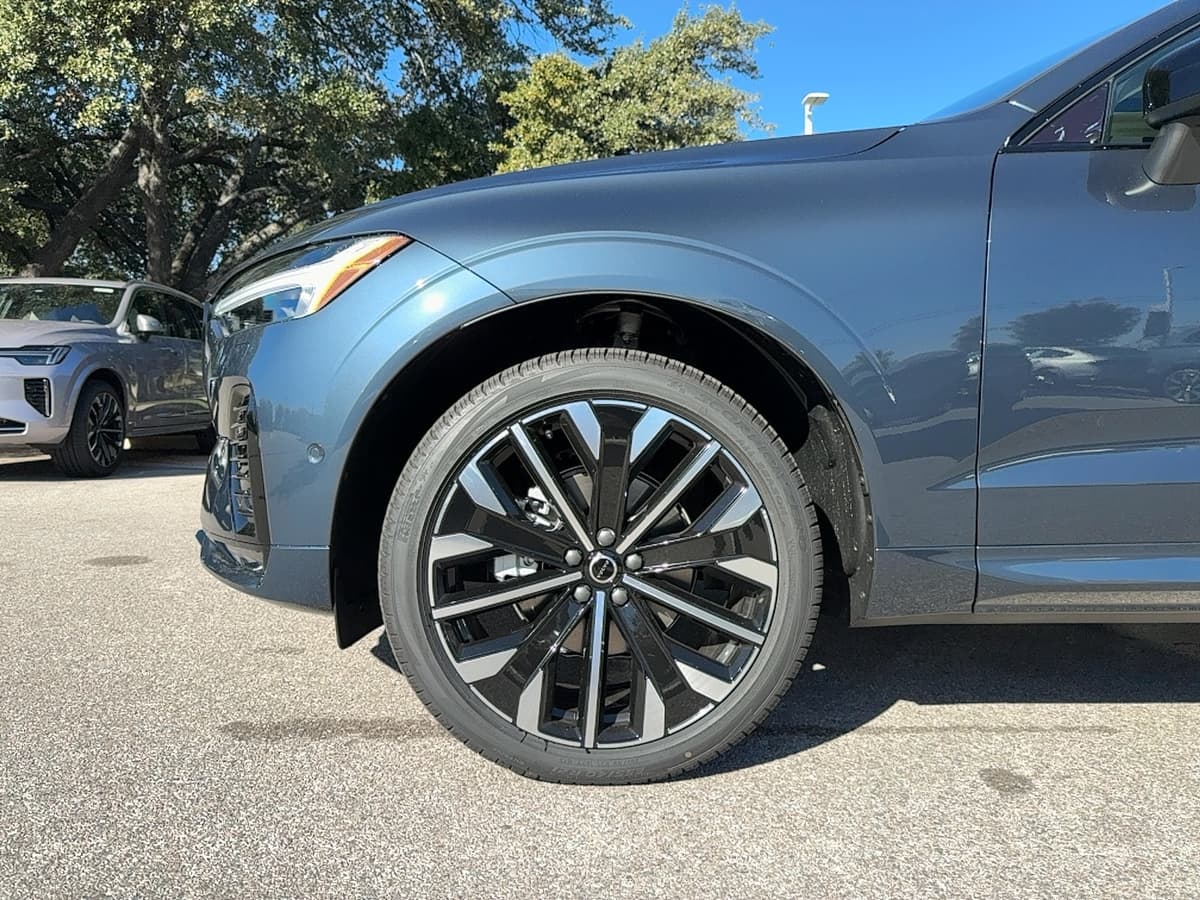 2026 Volvo XC60 - Image 9
