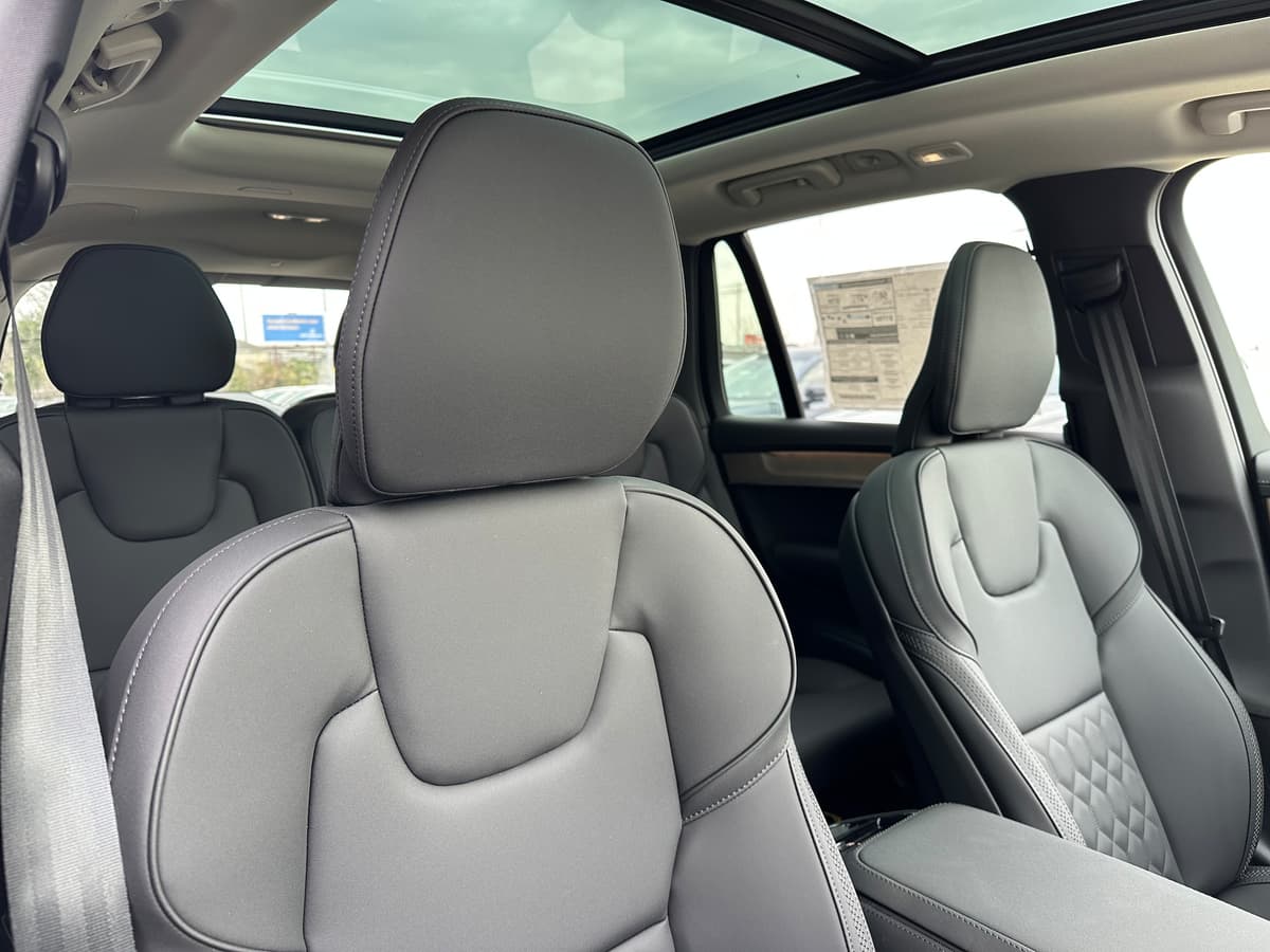 2025 Volvo XC90 plug-in hybrid - Image 9