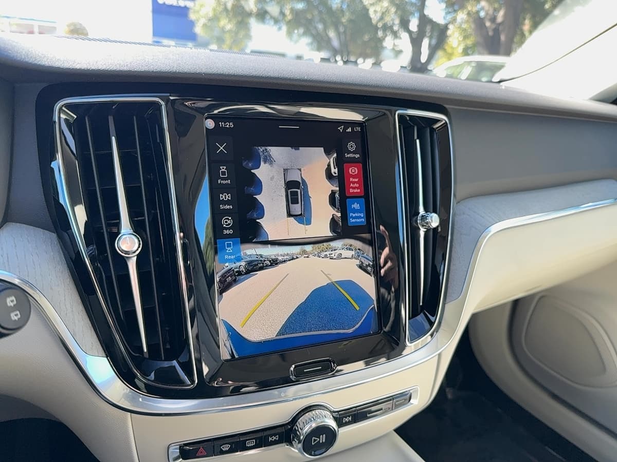 2026 Volvo V60 Cross Country - Image 22