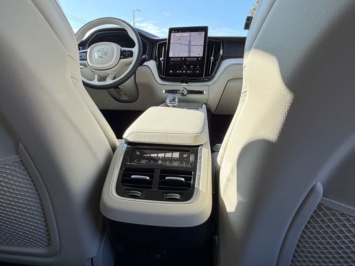 2026 Volvo XC60 - Image 11