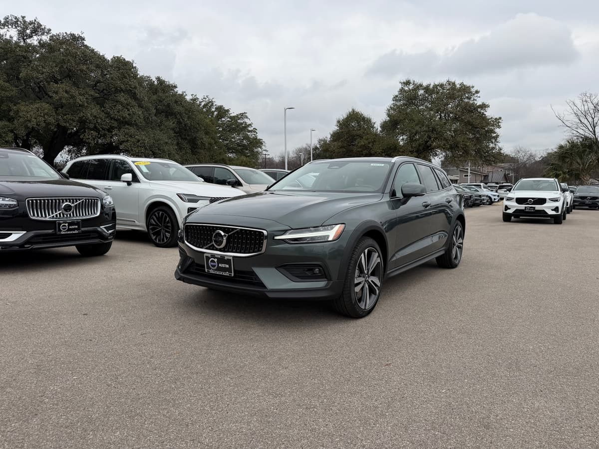 2026 Volvo V60 Cross Country - Image 2