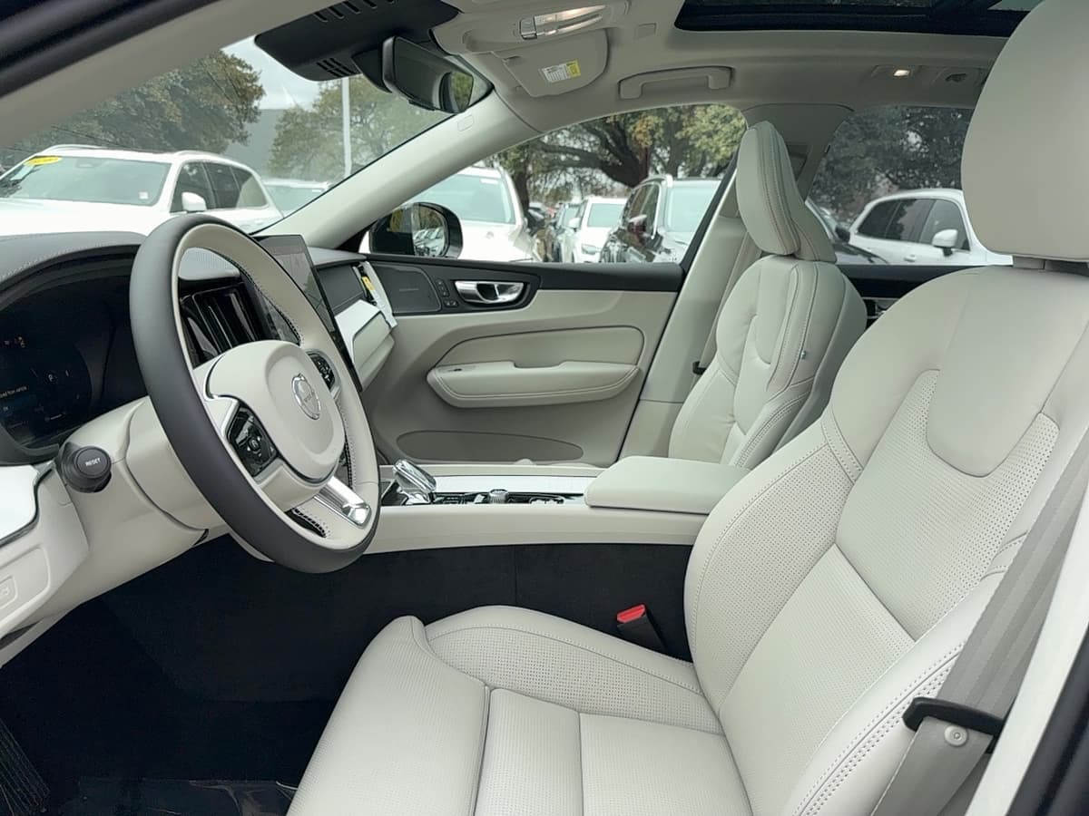 2026 Volvo XC60 - Image 13