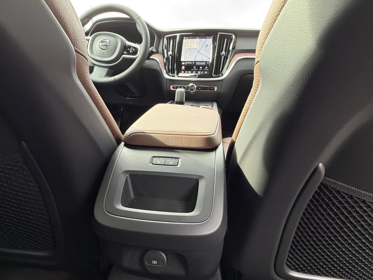 2026 Volvo V60 Cross Country - Image 11