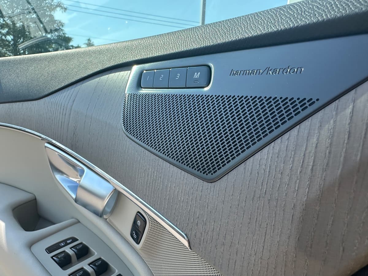 2025 Volvo XC90 - Image 16