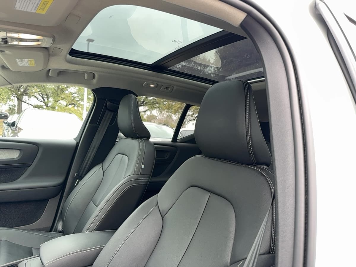 2024 Volvo XC40 - Image 11