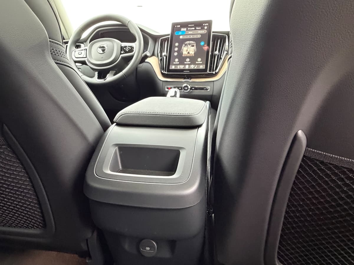 2026 Volvo XC60 - Image 11