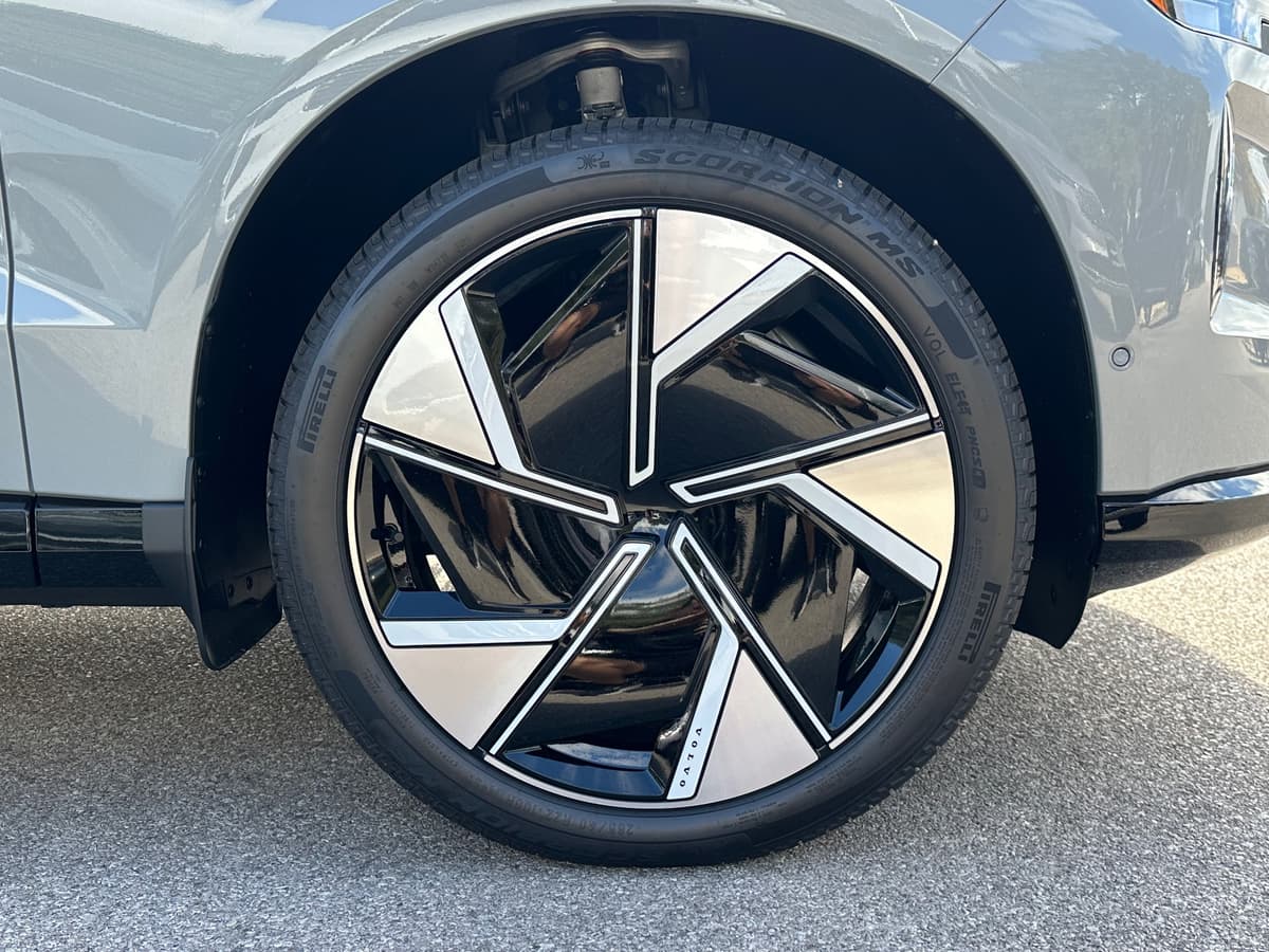 2025 Volvo EX90 - Image 7