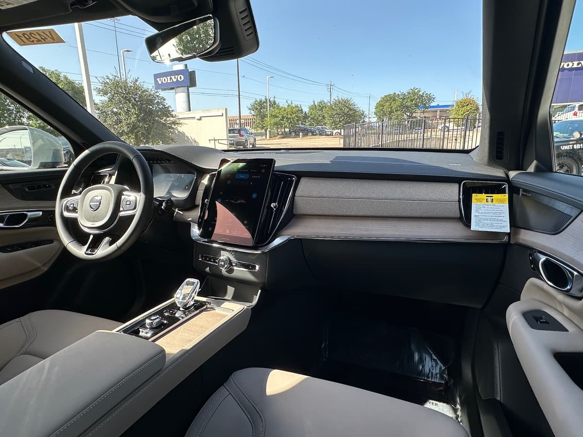 2026 Volvo XC90 - Image 10