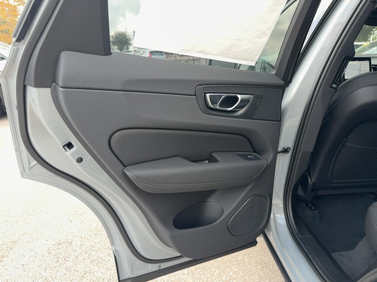 2026 Volvo XC60 - Image 15