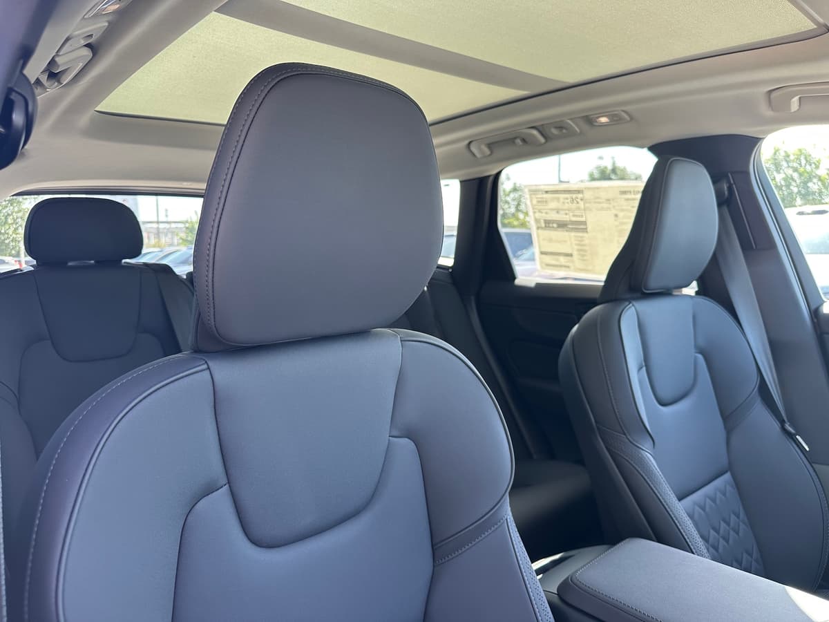 2026 Volvo XC60 - Image 9