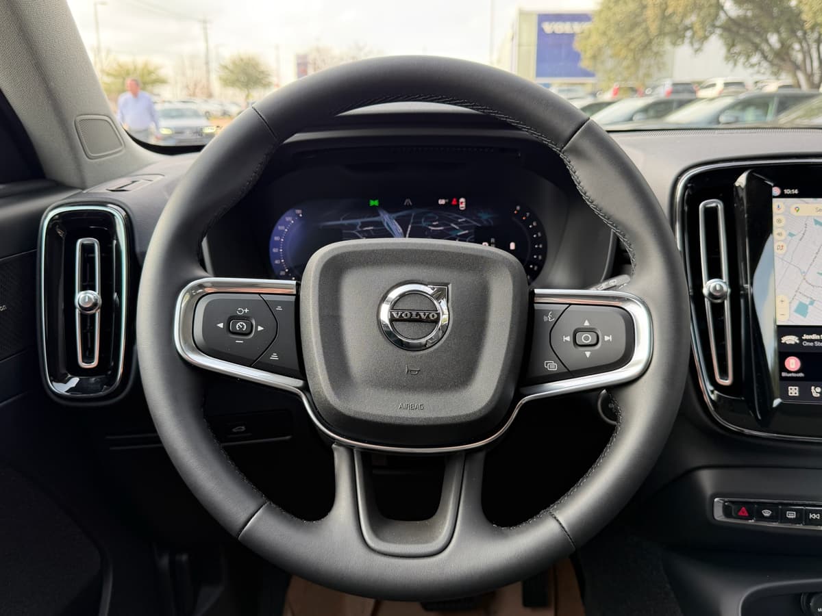 2026 Volvo XC40 - Image 14