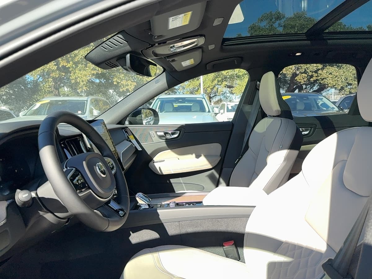 2026 Volvo XC60 - Image 14