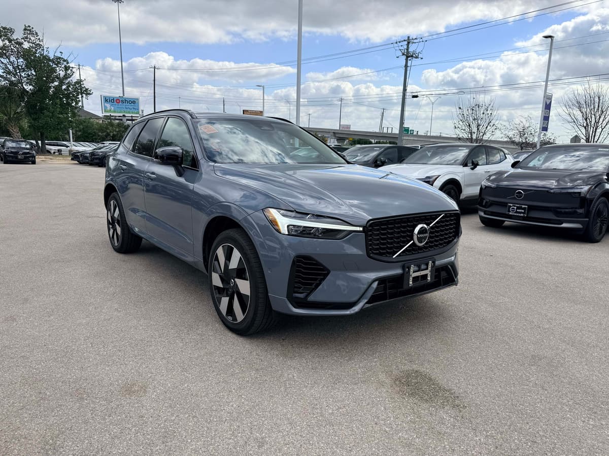 2024 Volvo XC60 plug-in hybrid - Image 7