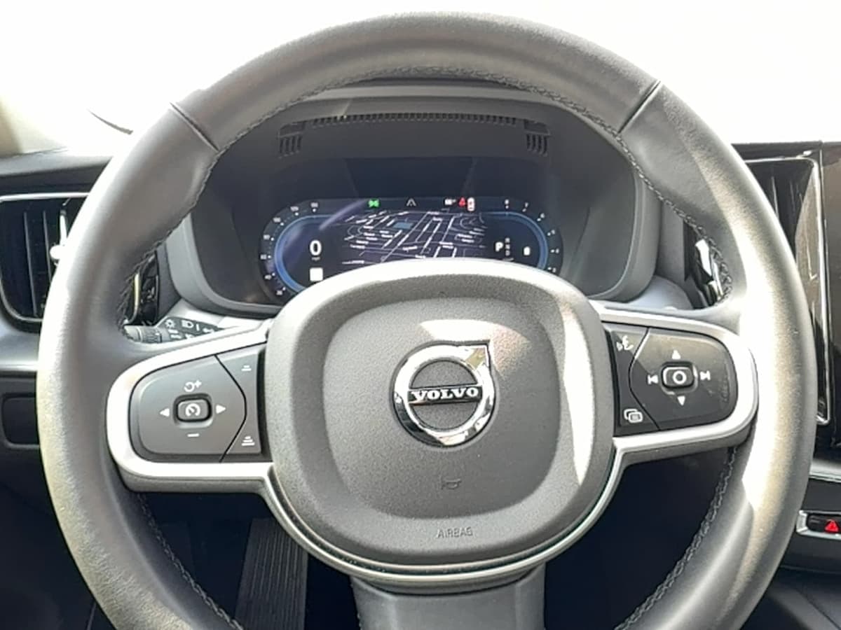 2025 Volvo XC60 - Image 15