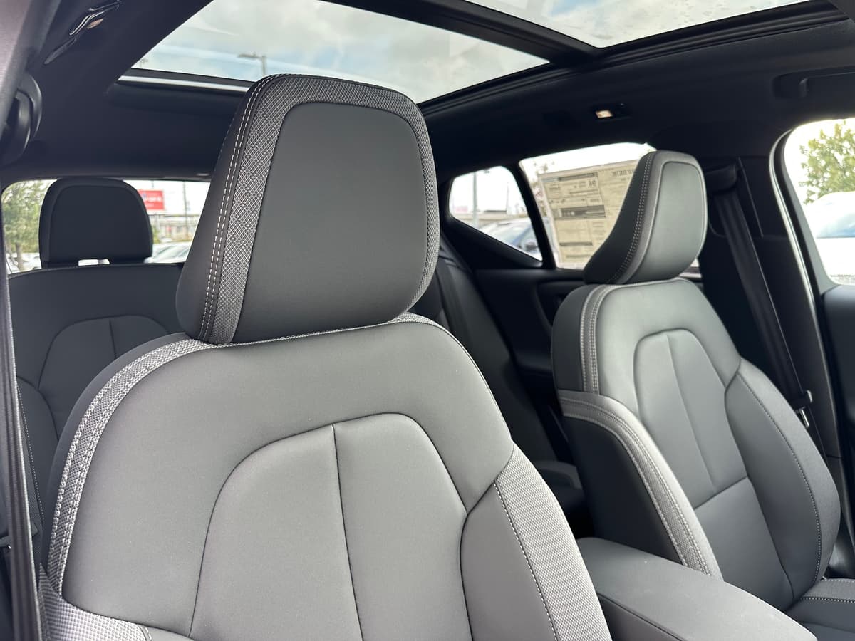 2026 Volvo EX40 - Image 9