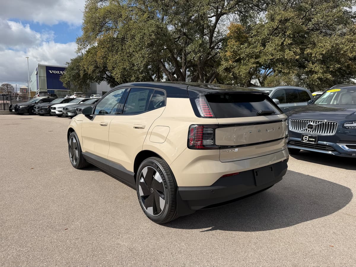 2026 Volvo EX30 - Image 4