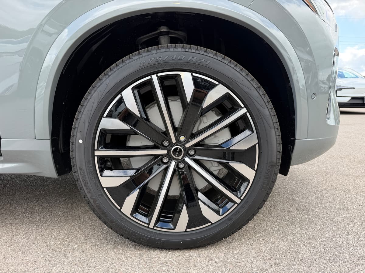 2026 Volvo XC90 plug-in hybrid - Image 7