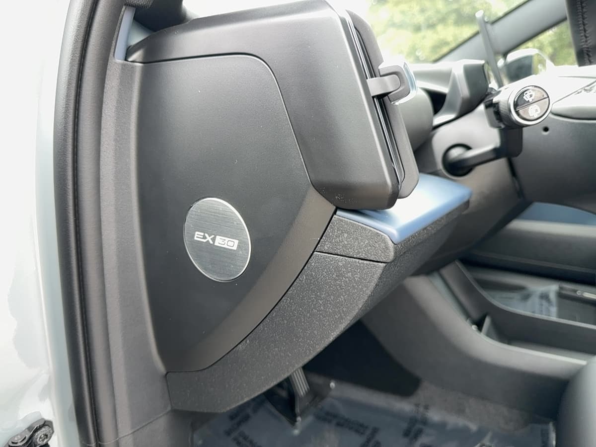 2026 Volvo EX30 - Image 17