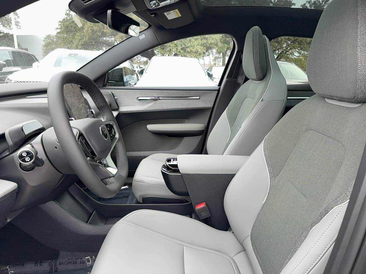 2026 Volvo EX30 Cross Country - Image 11